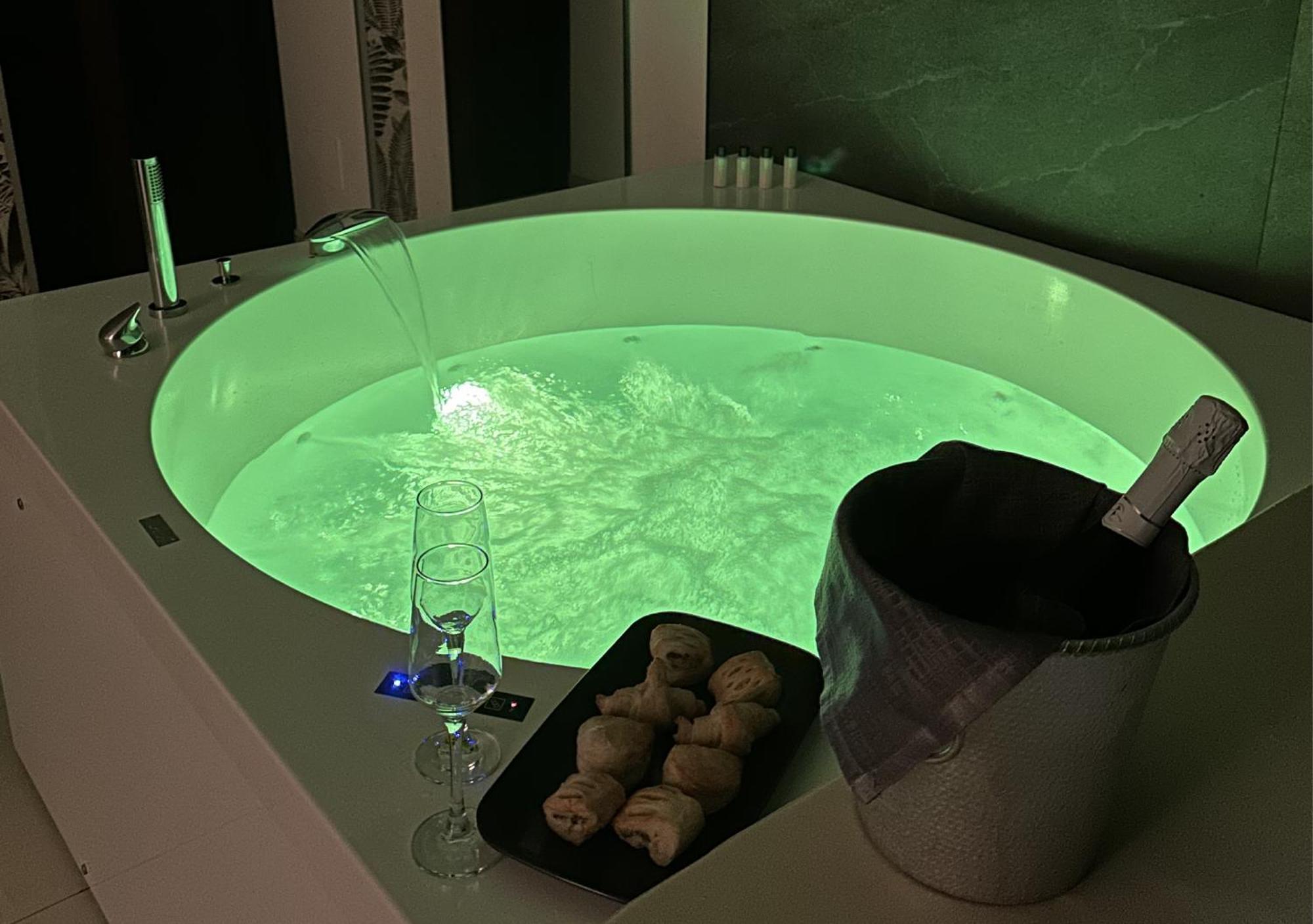 Olympus Capua Hotel Екстериор снимка